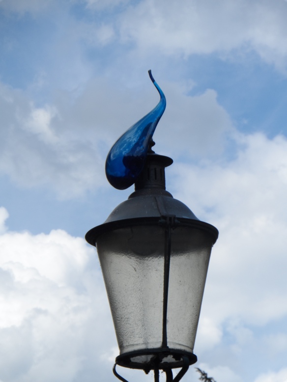 Het kunstwerk markeert de toeristische wandeling - het Museumlint - tussen de instellingen van  Amersfoort in C, Mondriaanhuis, Museum Flehite en Kunsthal KAdE en begeleidt wandelaars ook langs historische hoogtepunten zoals de Koppelpoort en brouwerij De Drie Ringen.